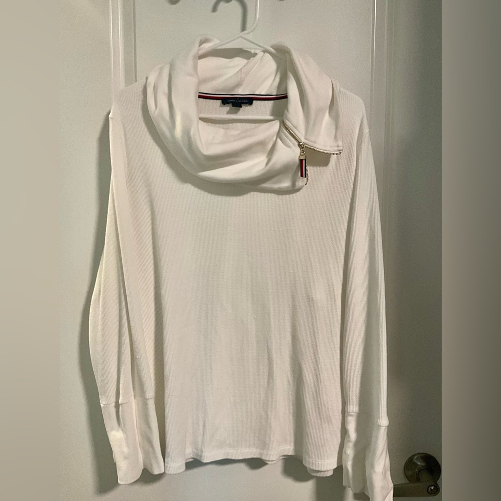 Tommy Hilfiger Women’s Plus size 2x  pullover thermal long sleeve white  EUC